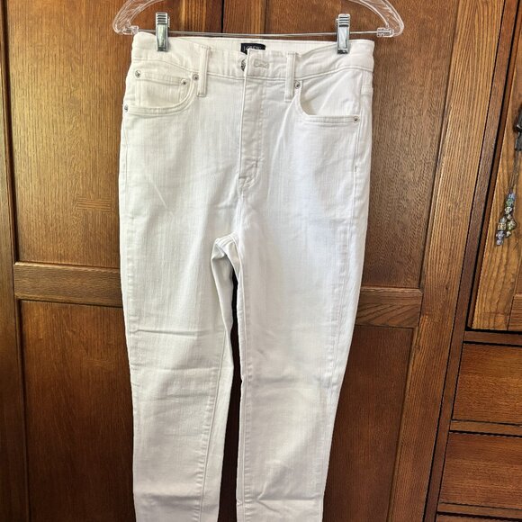 New without tags.  Women's J. Crew white jeans.  Size 27 (4-5) - Picture 1 of 3
